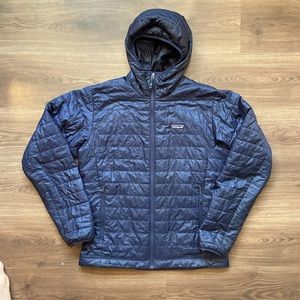 Patagonia Mens Nano Puff Hoody in Classic Navy size Medium